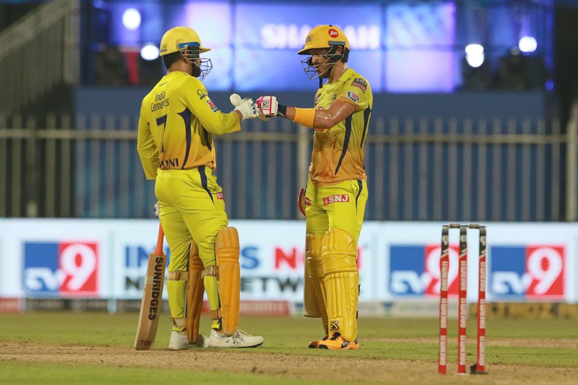 Faf du Plessis talked about MS Dhoni's captaincy style.