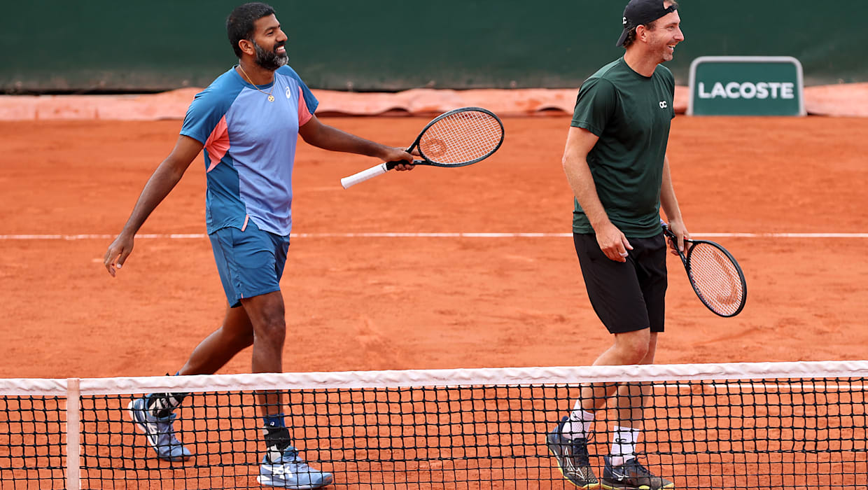 Rohan Bopanna in action.