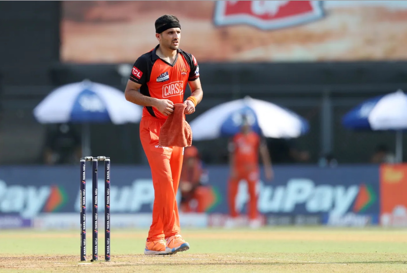 Fazalhaq Farooqi got hit on injured leg by Faf du Plessis in IPL 2022.