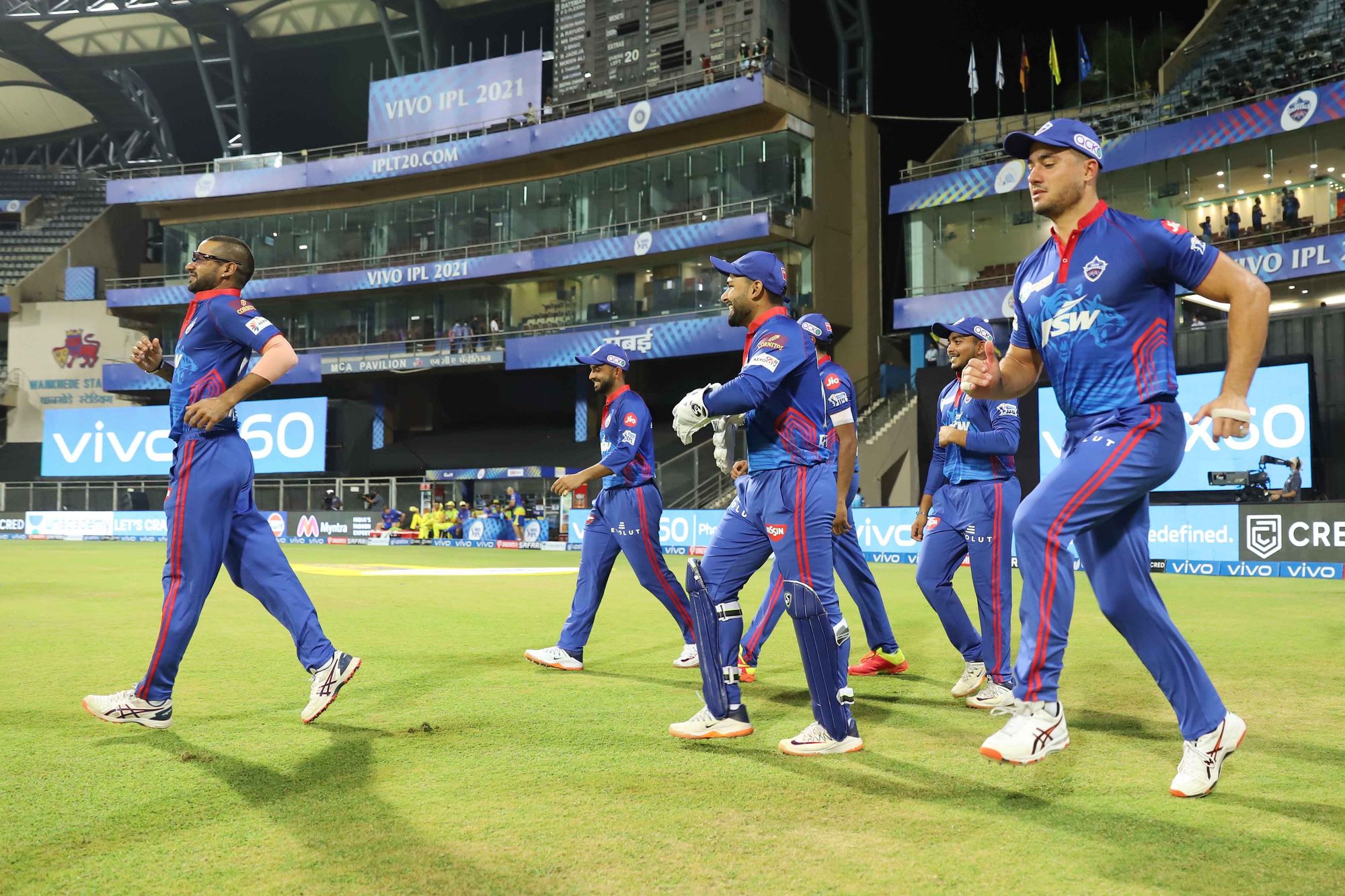 Twitter reacts to a shocked Stoinis after 'sloppy' Amit Mishra jogs to allow an easy boundary