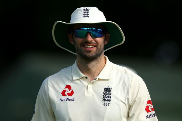 Mark Wood's reaction will leave you in splits after being left out of team huddle.