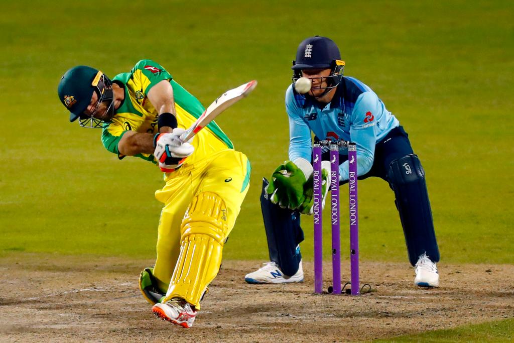 Maxwell smoking Rashid on the leg side