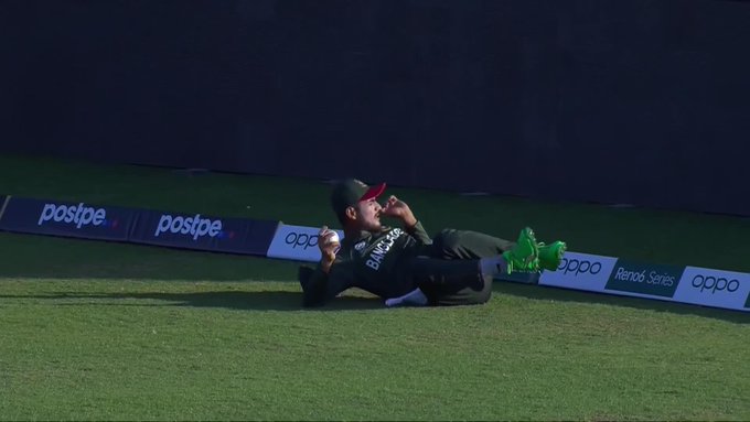 Mohammad Naim took a stunner to dismiss Charles Amini