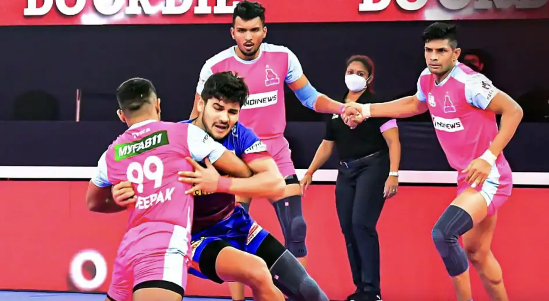 Nitin Kumar’s Super 10 Guides Jaipur Pink Panthers to PKL 2025 Tie-Break Triumph Over U Mumba.
