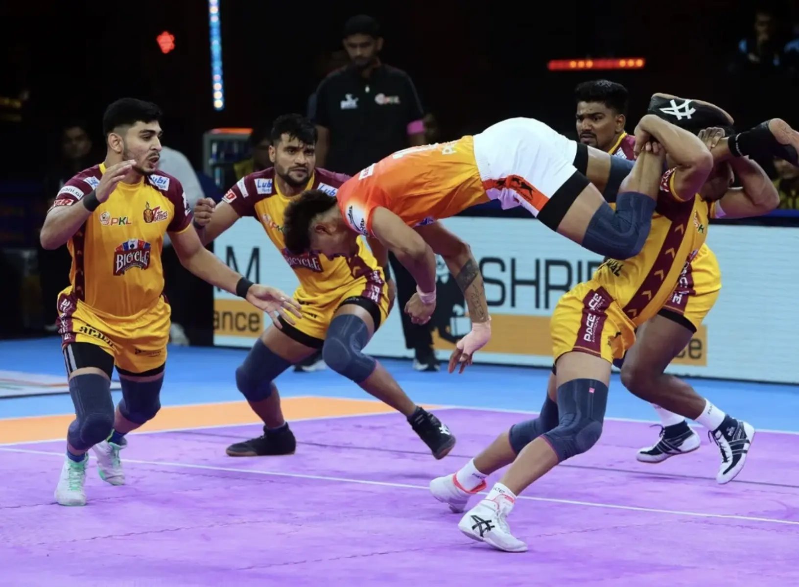 Puneri Paltan Return to Top with 39-33 Win Over Telugu Titans.