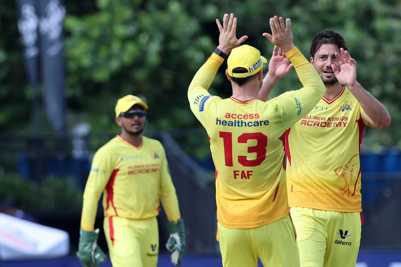 Marcus Stoinis and Faf du Plessis celebrating
