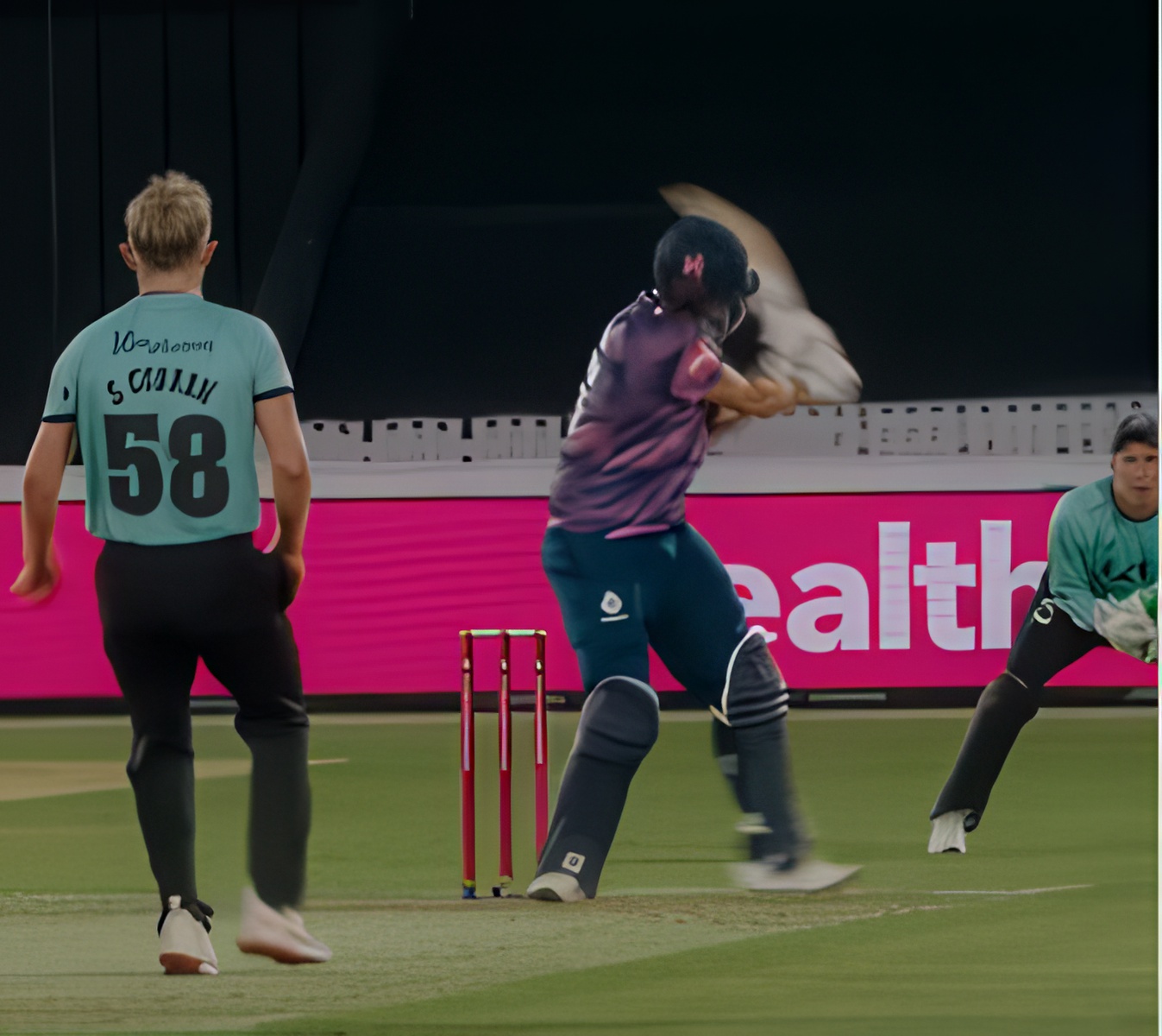 Luke Hollman pulls off unbelievable reverse hit off Sam Curran