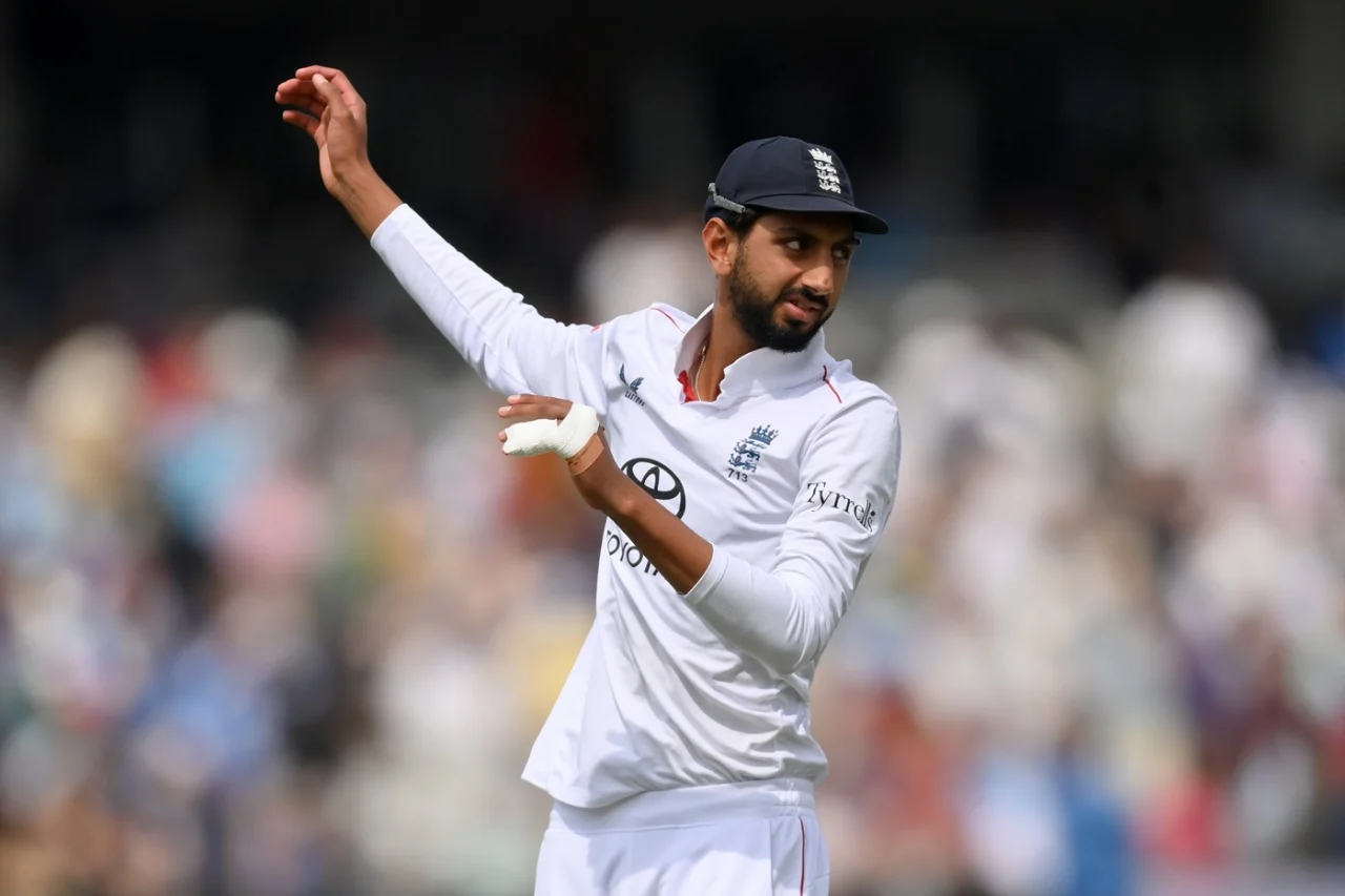Shoaib Bashir bowled six overs for England on Day 5 at Lord's against India with heavy strapping on his left hand