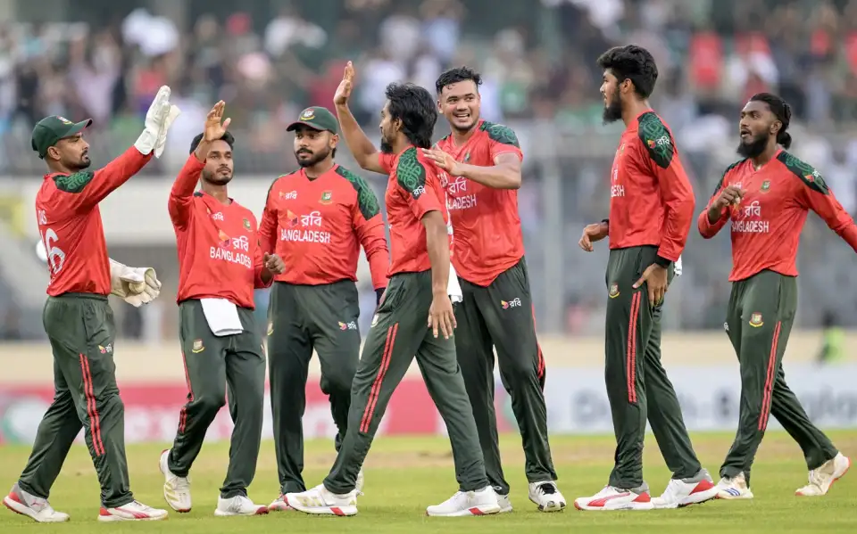 Bangladesh's three frontline pacers combined for six wickets against Pakistan in Mirpur to help set up a comfortable victory in the series opener