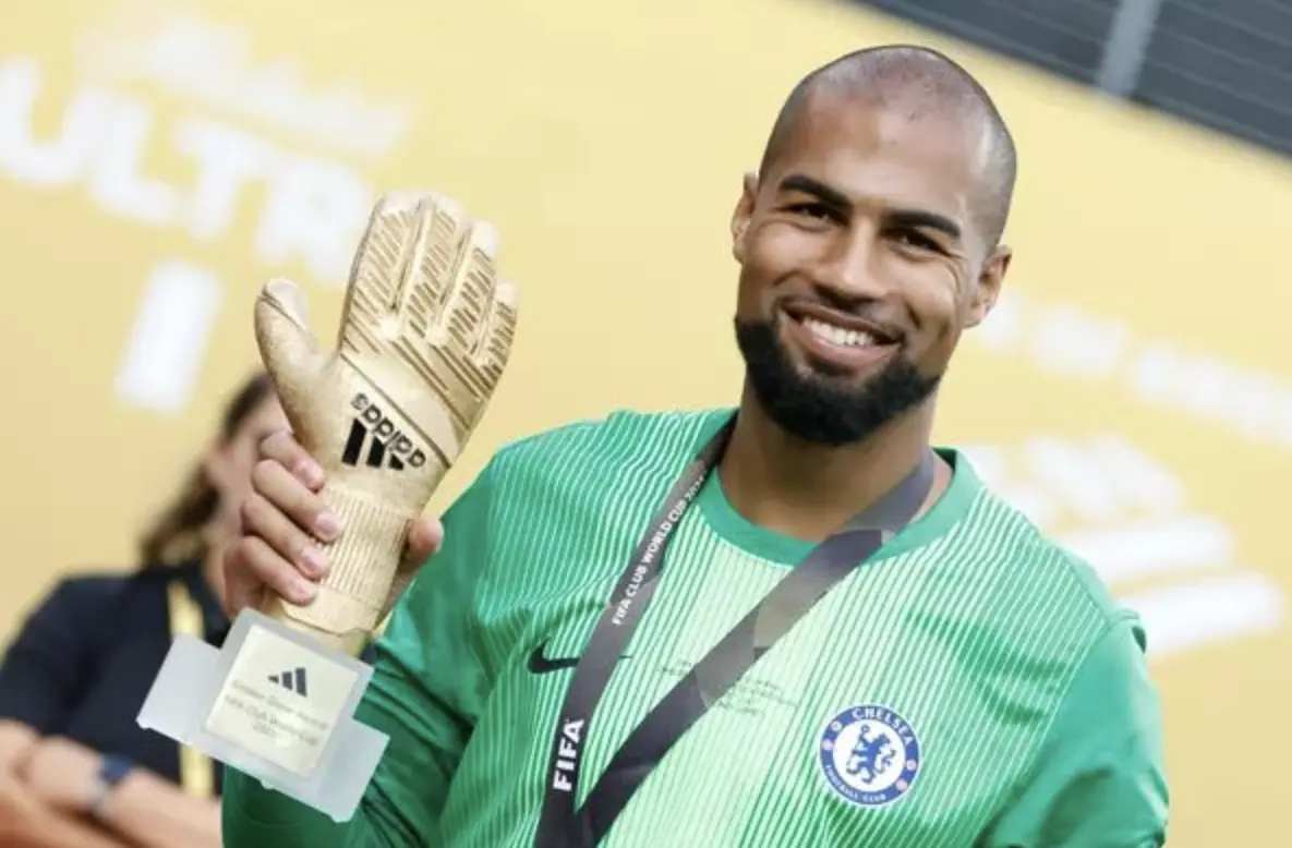 Chelsea Eyes Mike Maignan After Sanchez Red Card.
