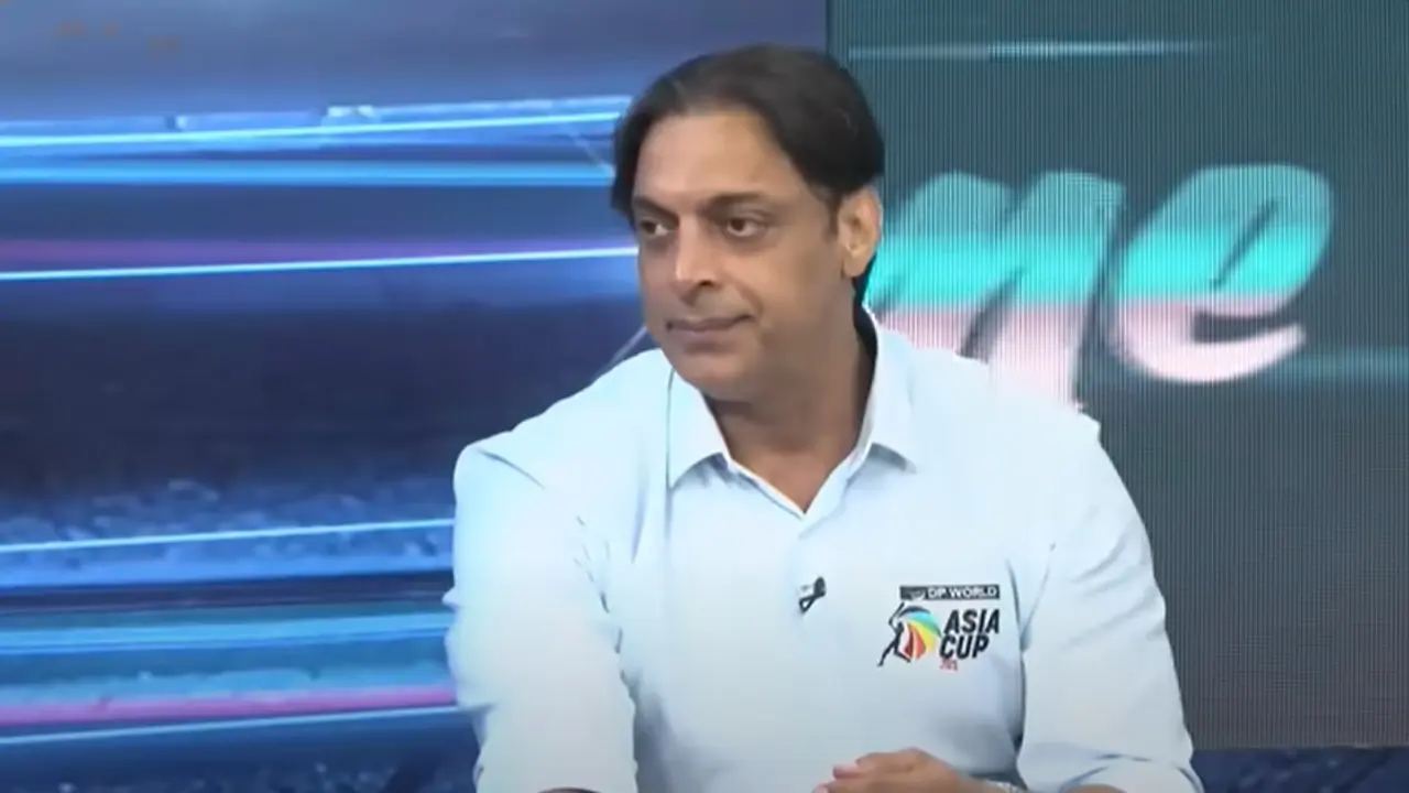 Why Shoaib Akhtar is the Perfect Face of “Waqt Badal Diya Jazbaat Badal Diye” Meme